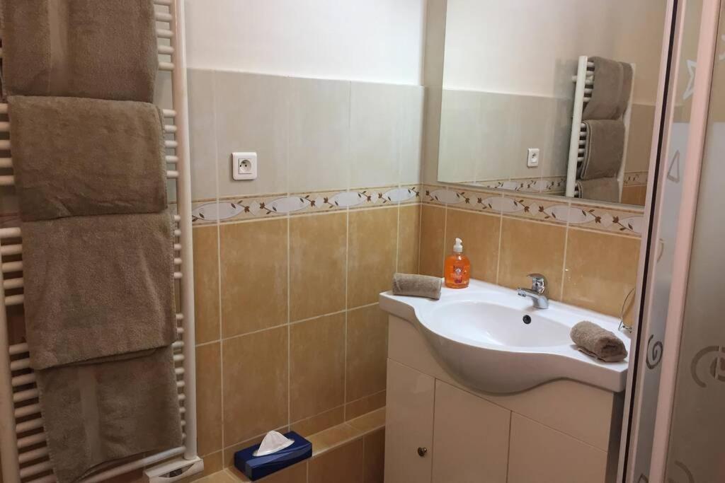 Charmant Appartement Bord De Mer, Plage Кань-сюр-Мер Экстерьер фото