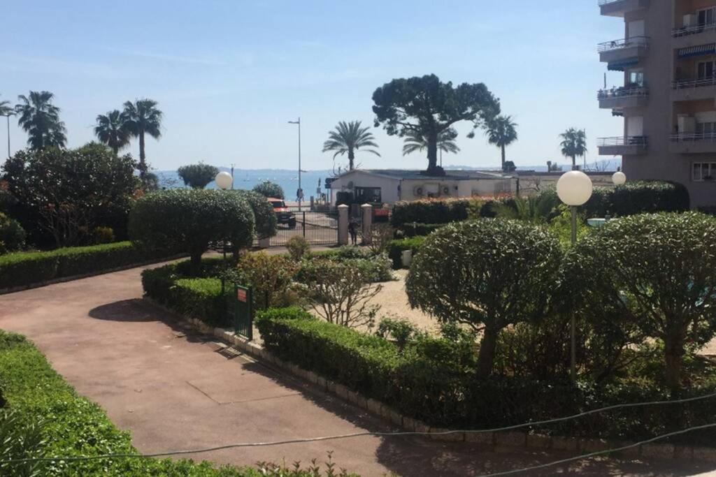Charmant Appartement Bord De Mer, Plage Кань-сюр-Мер Экстерьер фото